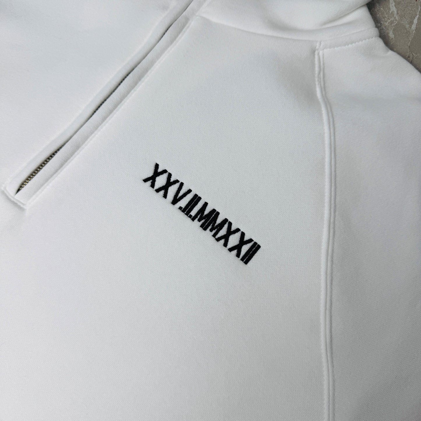 Half - Zip Sweatshirt Römische Datum Ziffer